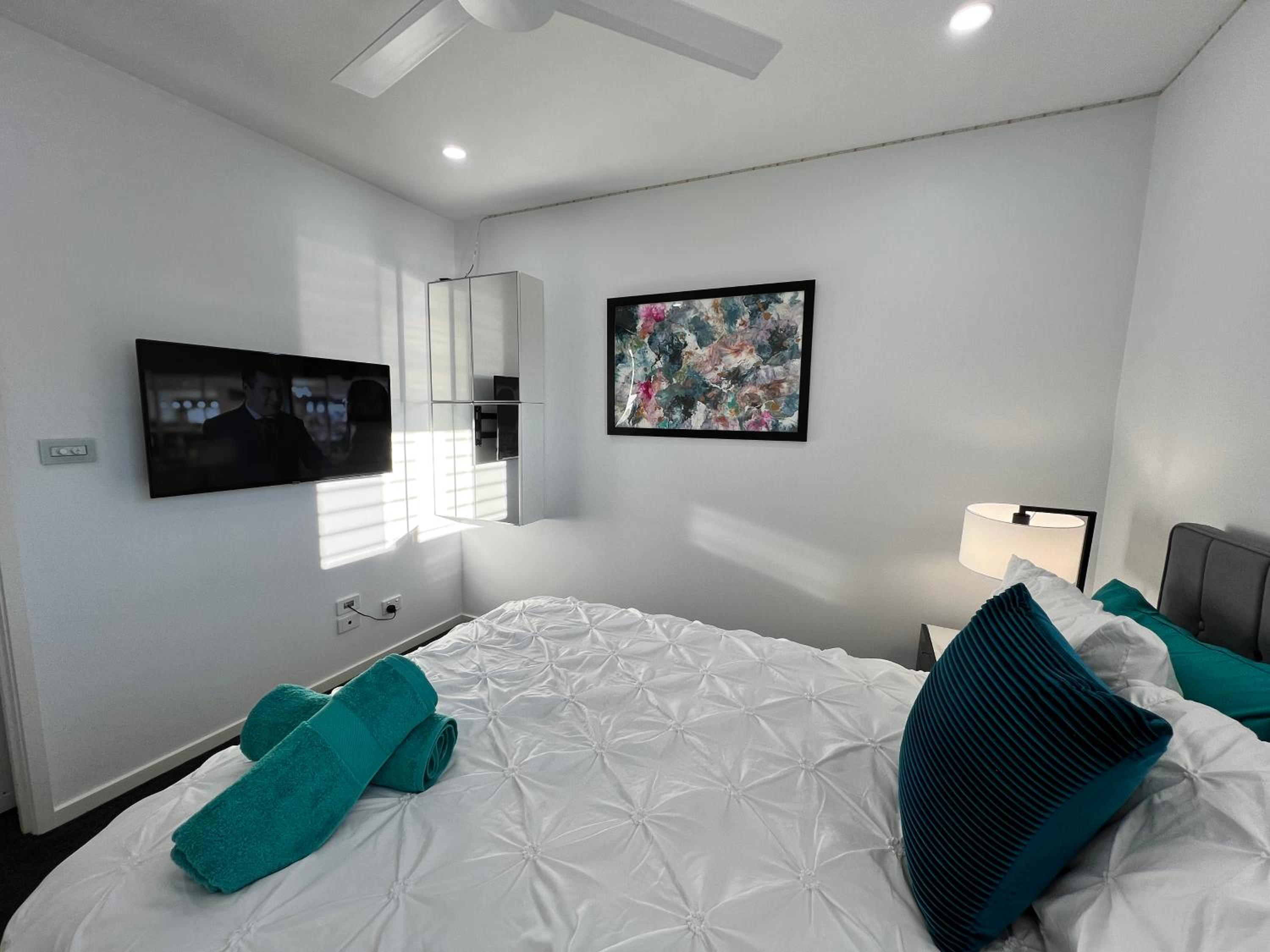 2BR Apt Gungahlin Square Luxe Super Central Wifi Wine Secure Parking