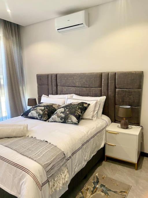 Energizing 2bedroom Apartment in Setlhoa Block 10