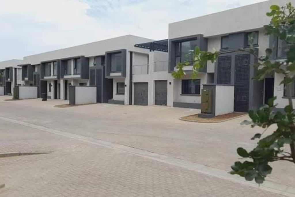 Energizing 2bedroom Apartment in Setlhoa Block 10