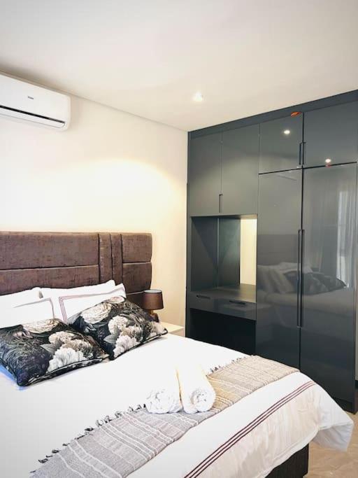 Energizing 2bedroom Apartment in Setlhoa Block 10