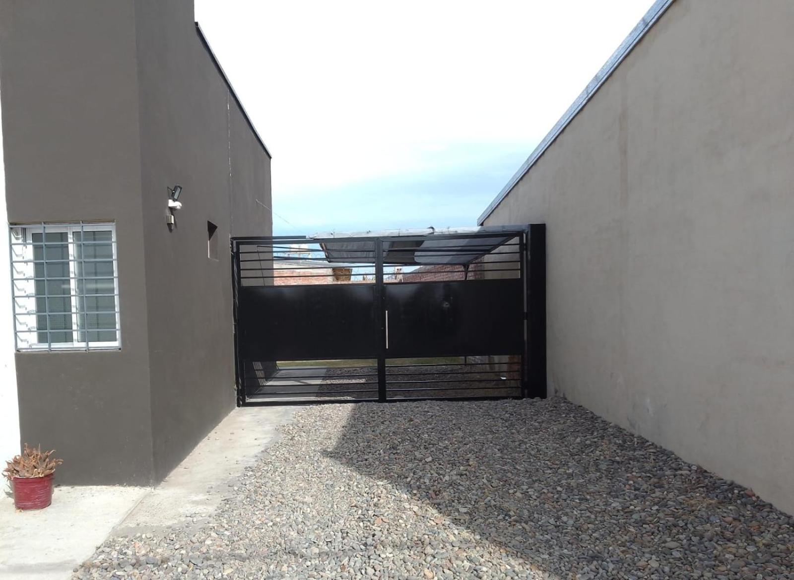 Tranquila y Moderna Casa Para 6 en San Rafael