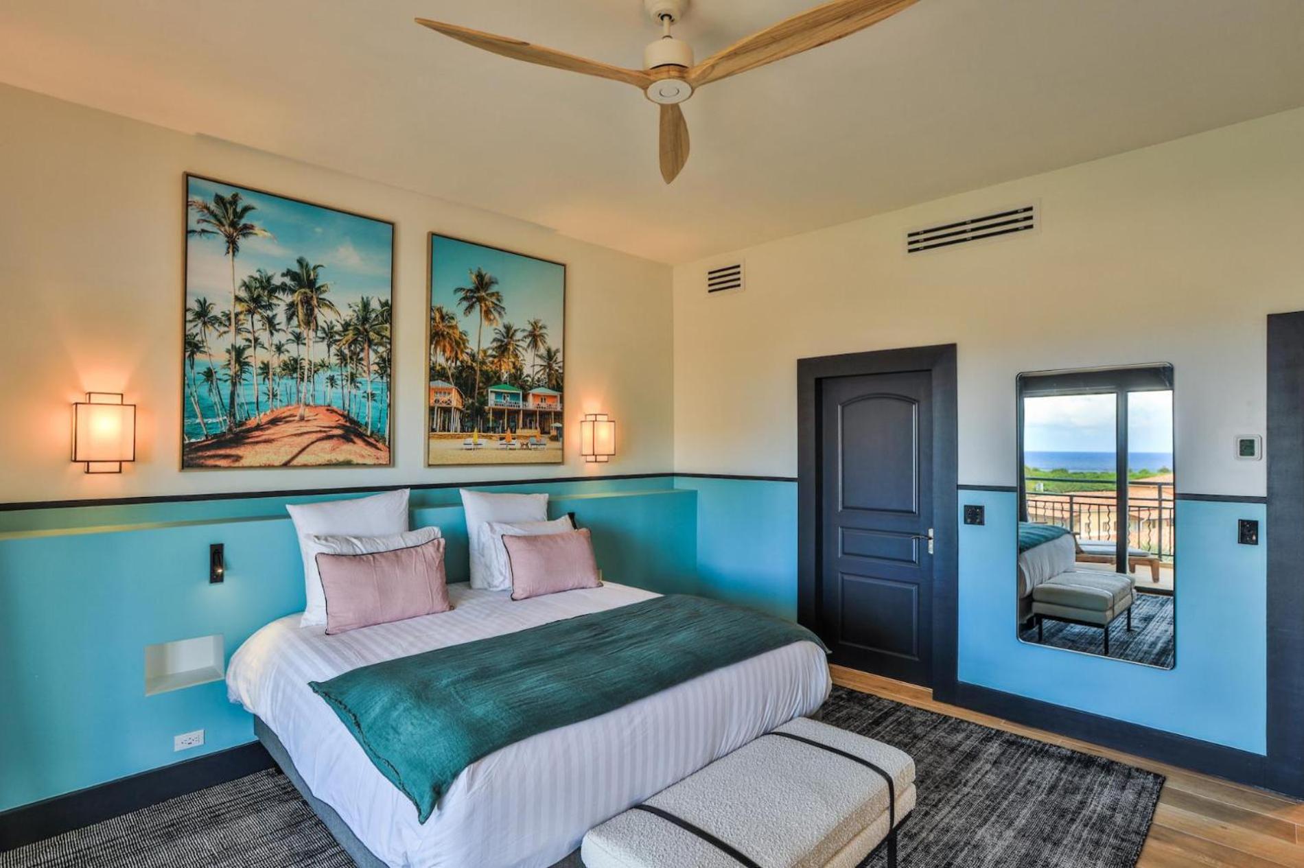 Designers Delight 3 BR w Pool Gym Tennis Courts view 5