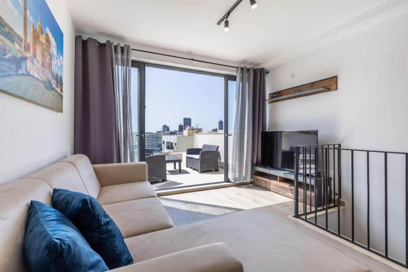 Penthouse Just Steps Away From the Sea in Sliema view 2