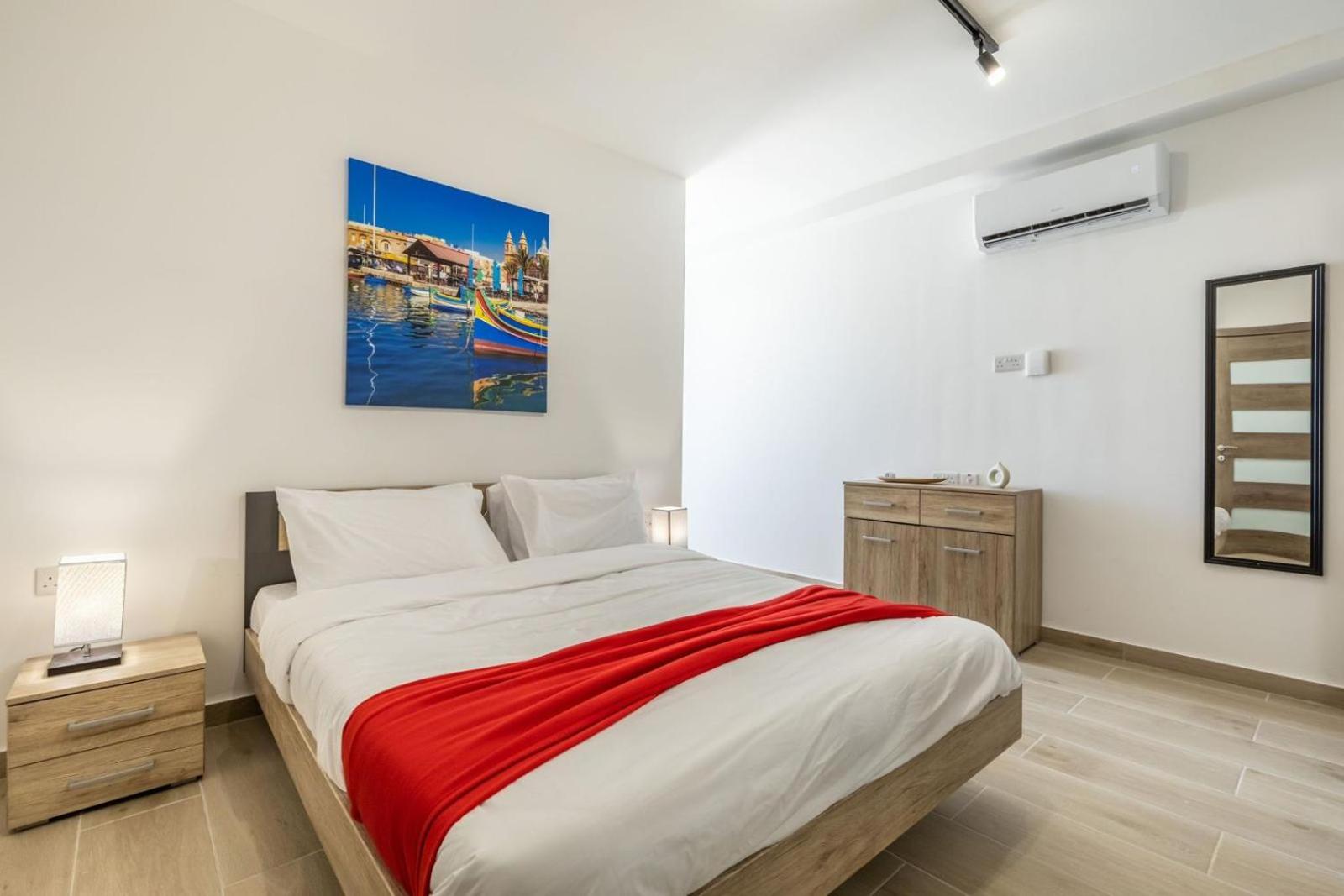 Penthouse Just Steps Away From the Sea in Sliema view 3