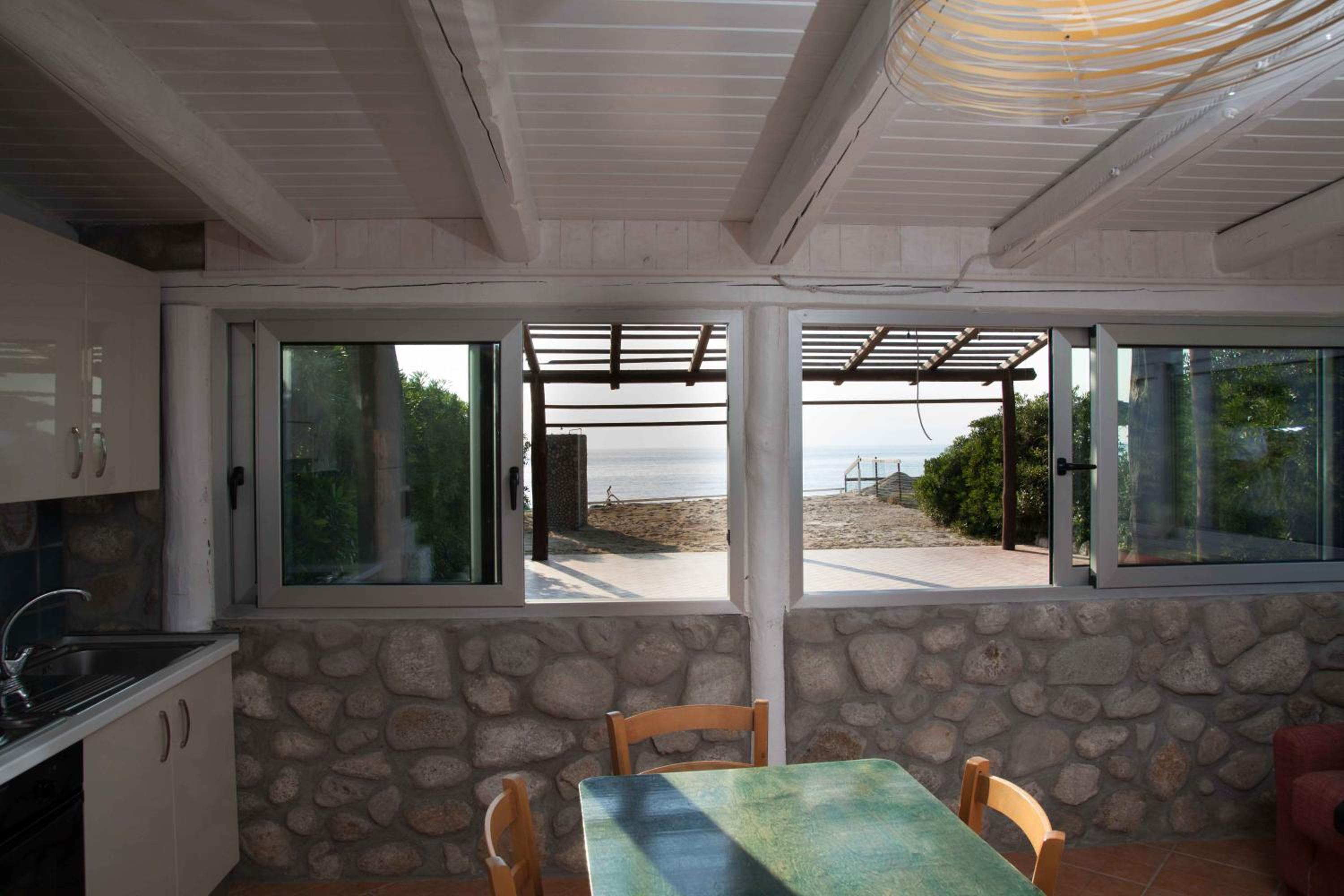 Marinella Beach Apartments - On The Beach - Private Free Parking