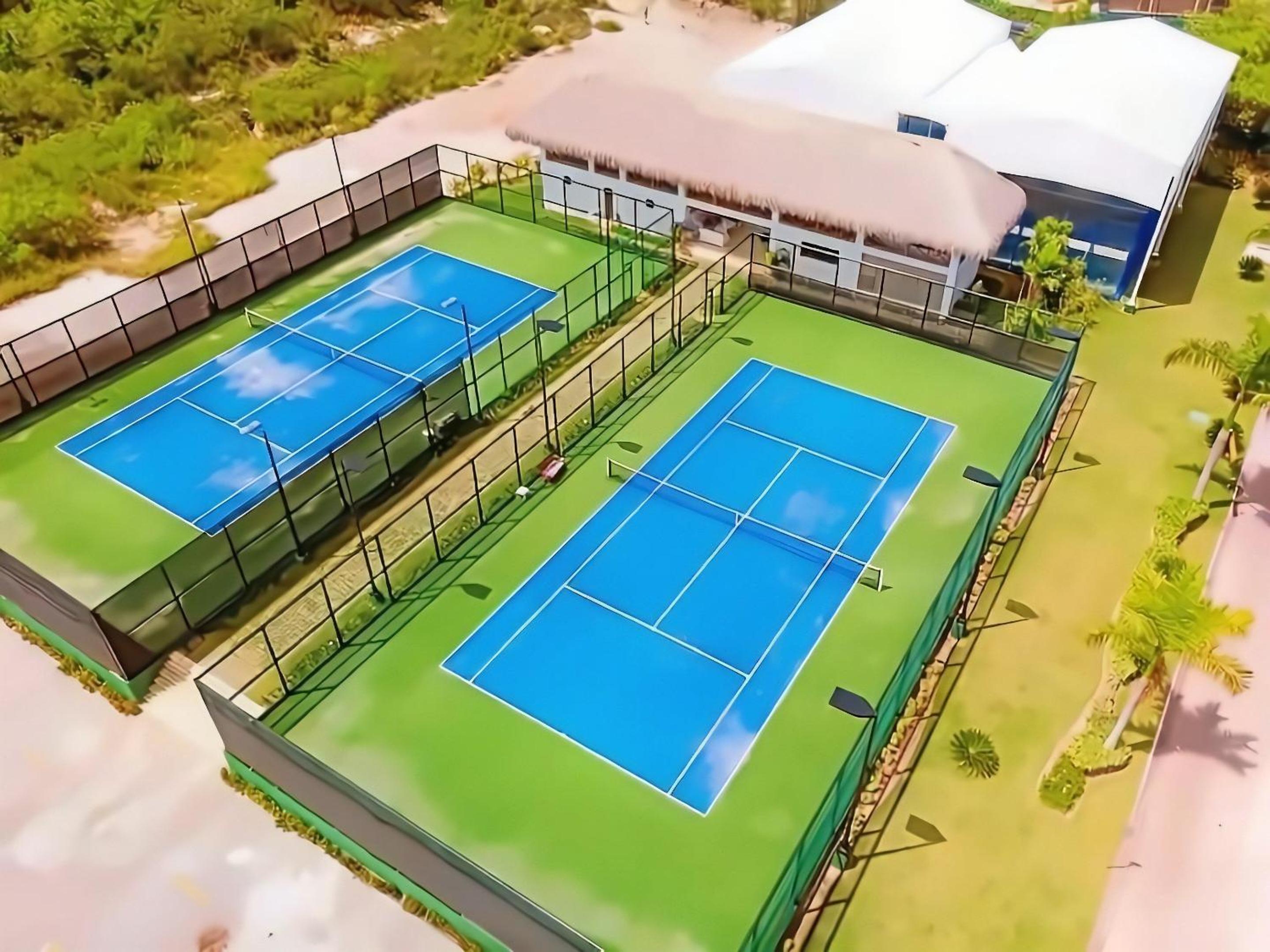 Duplex,near the Beach plus airport