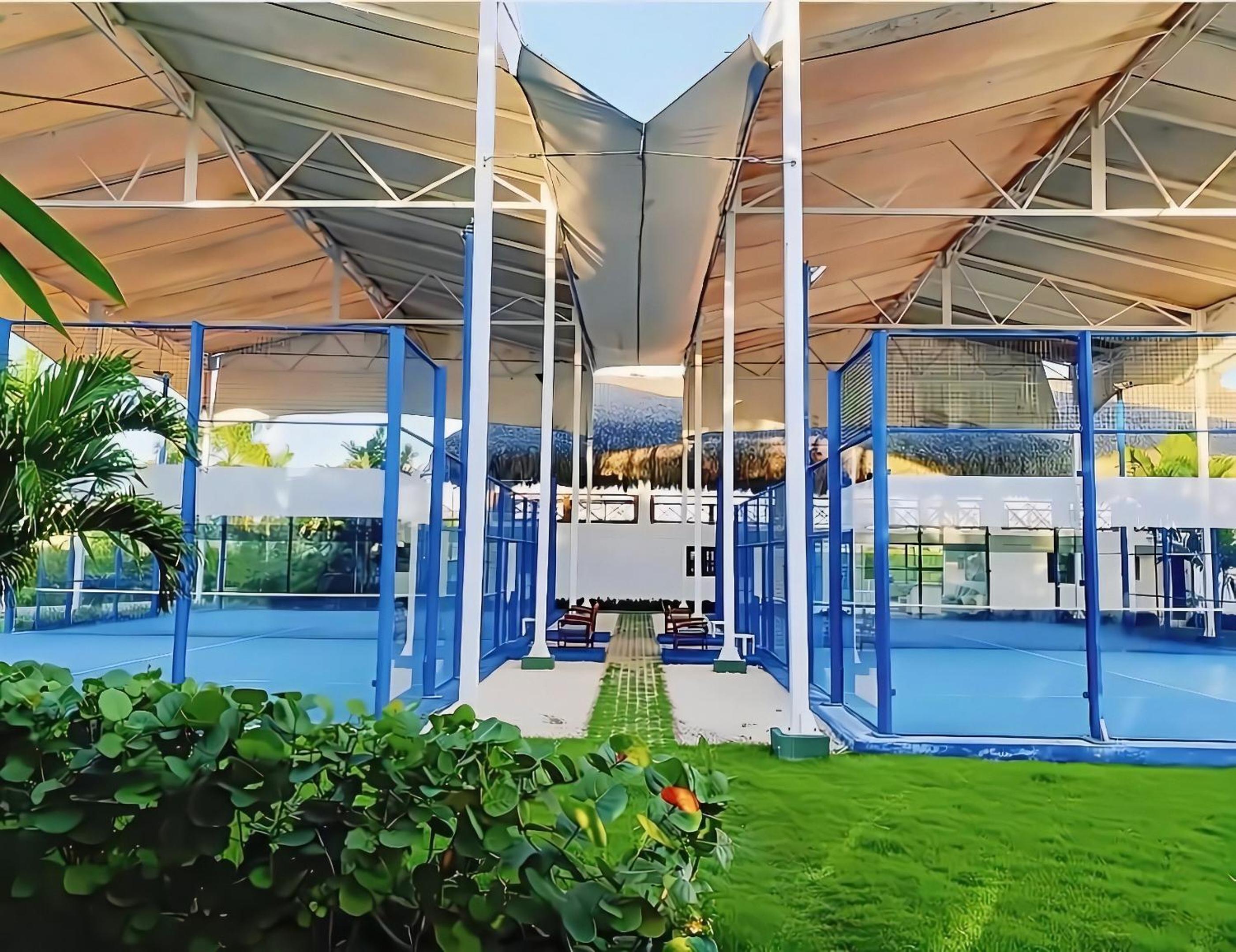 Duplex,near the Beach plus airport