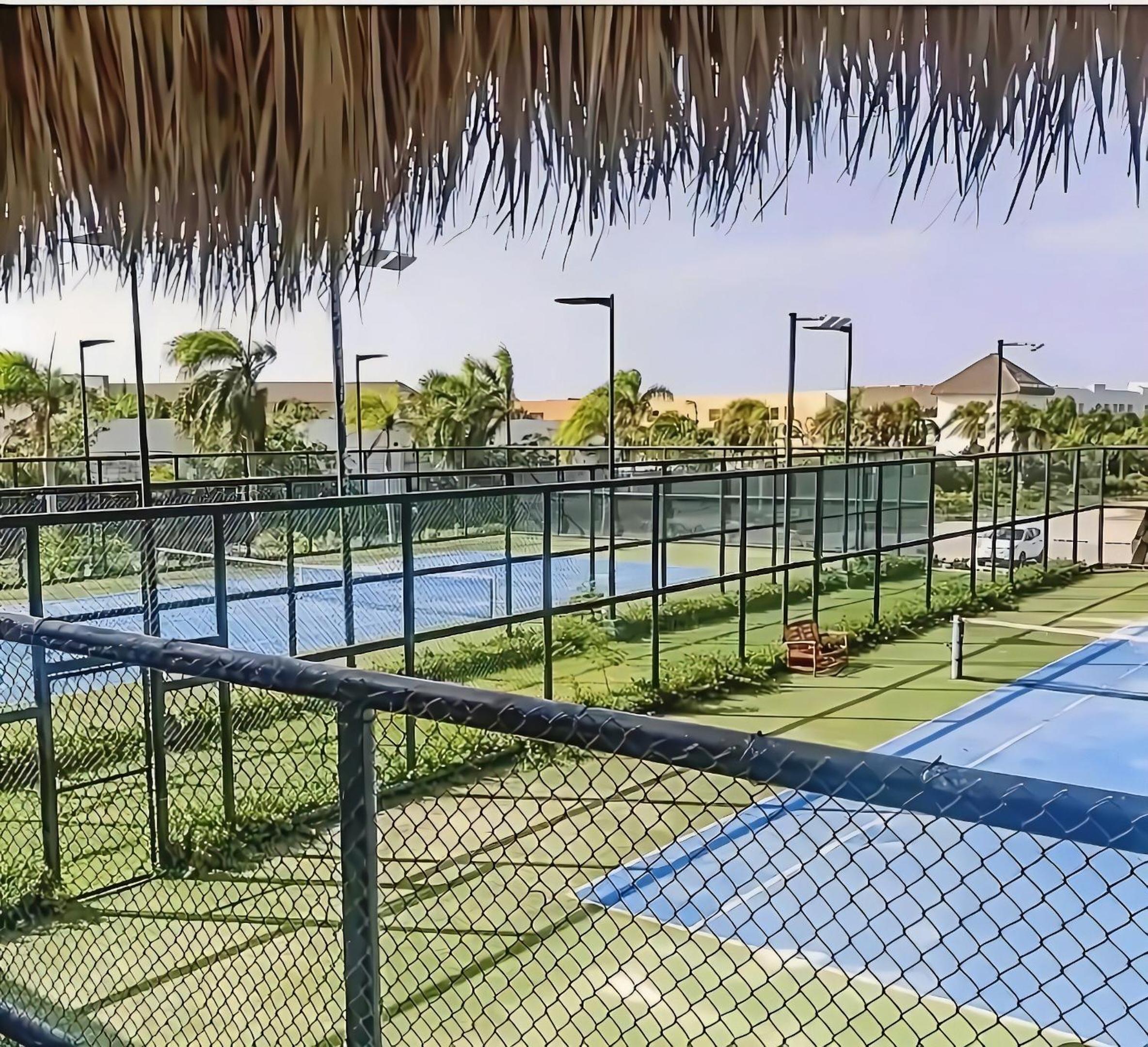 Duplex,near the Beach plus airport