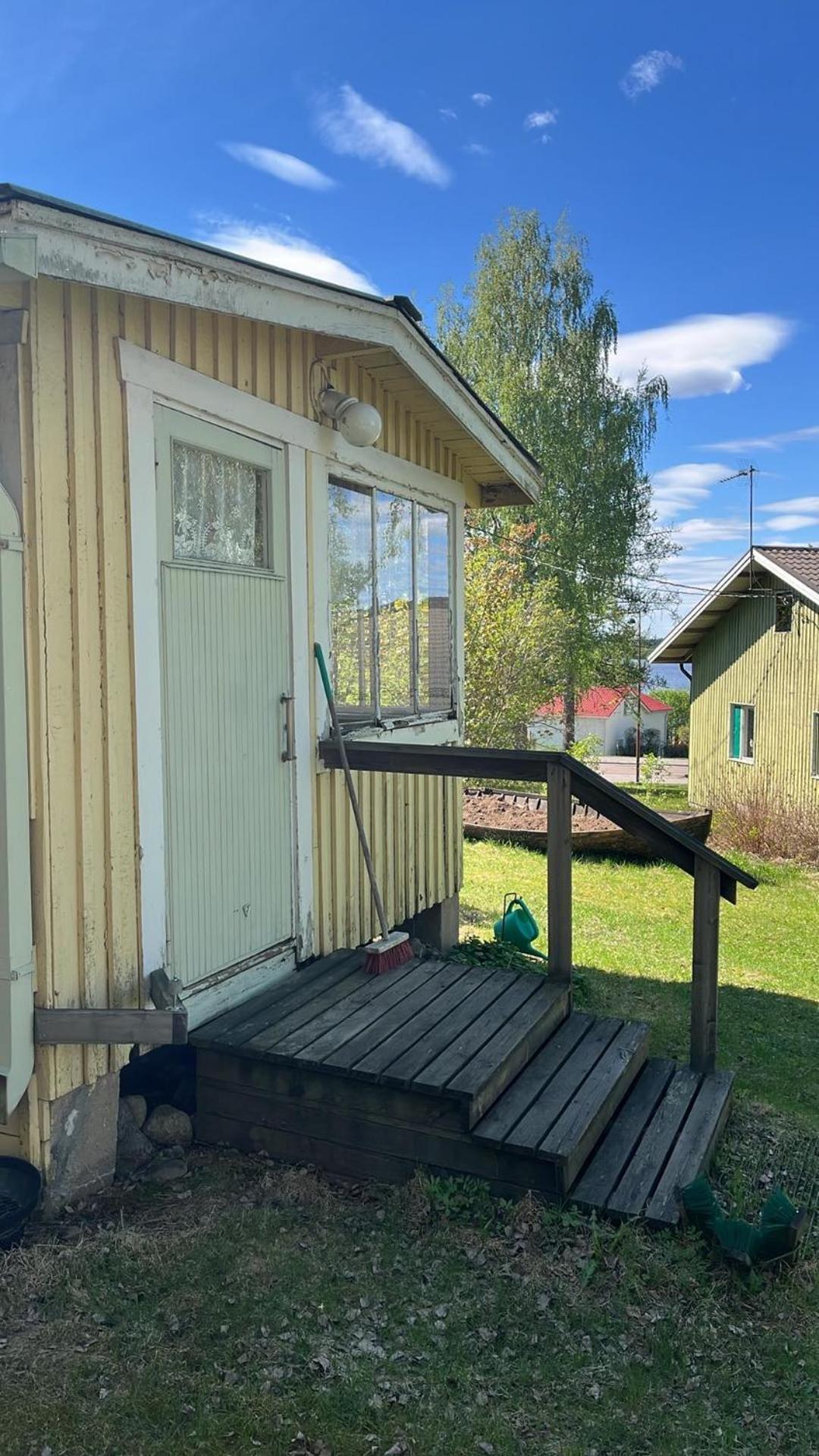 Vaatimaton mummonmökki, Valkola, no running water