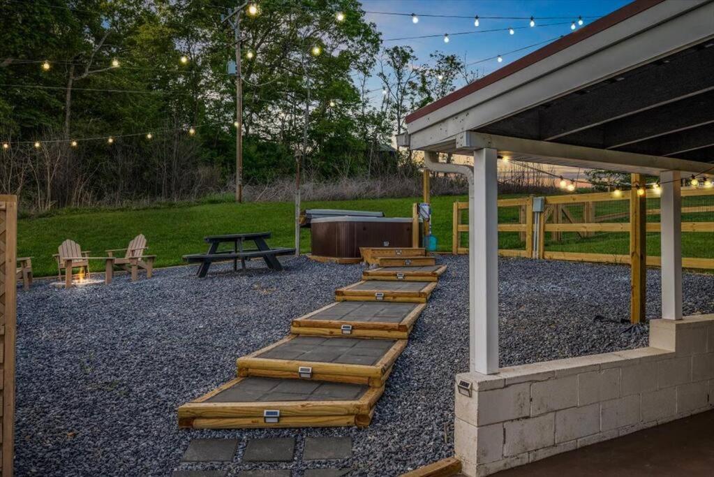 Spacious & Fun Family Oasis, Games, Hot Tub, View view 3