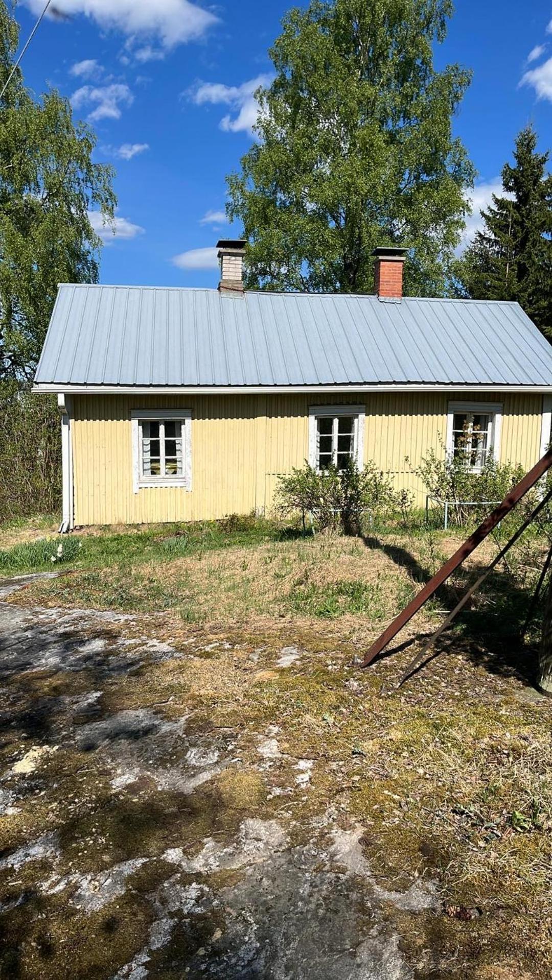 Vaatimaton mummonmökki, Valkola, no running water