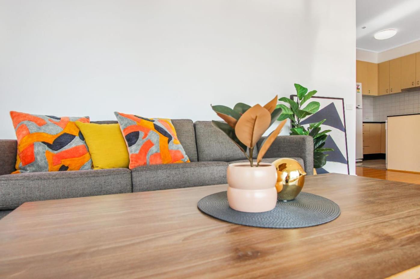 Spacious Living and Grand Views in Southbank