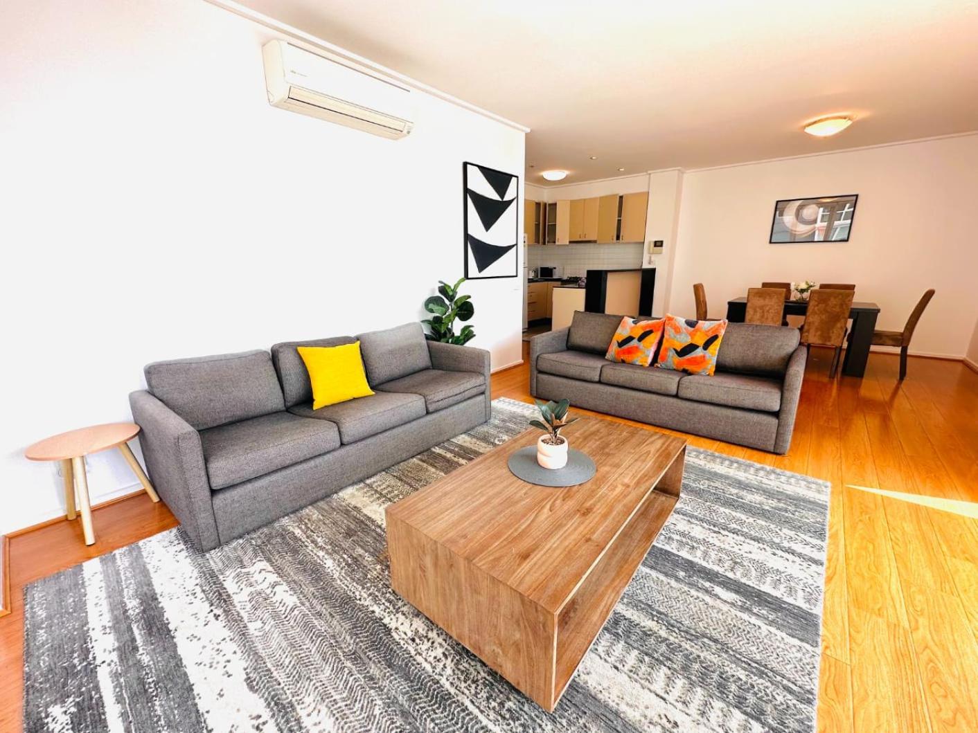Spacious Living and Grand Views in Southbank