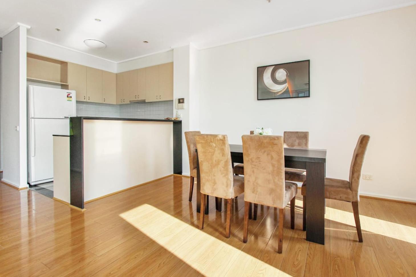 Spacious Living and Grand Views in Southbank