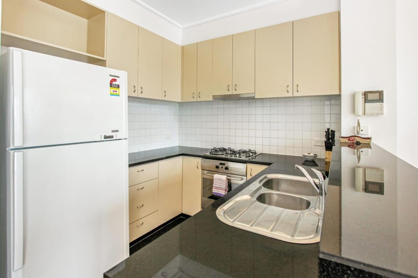 Spacious Living and Grand Views in Southbank