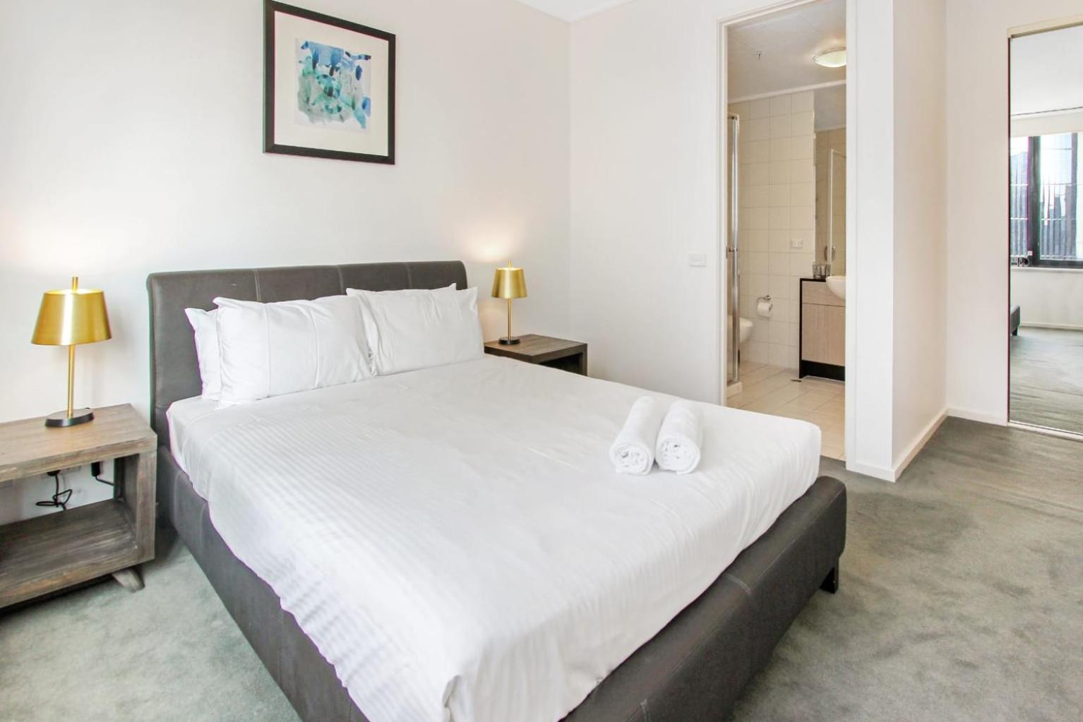 Spacious Living and Grand Views in Southbank
