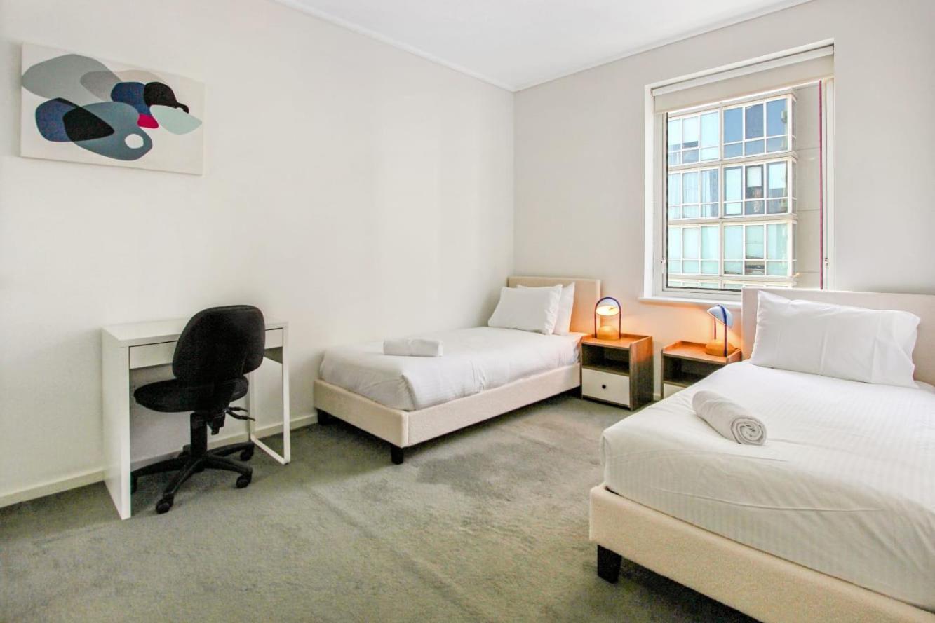 Spacious Living and Grand Views in Southbank