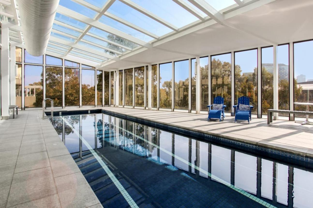 Spacious Living and Grand Views in Southbank