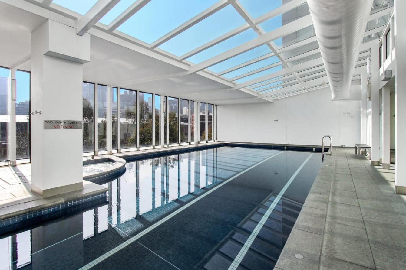 Spacious Living and Grand Views in Southbank