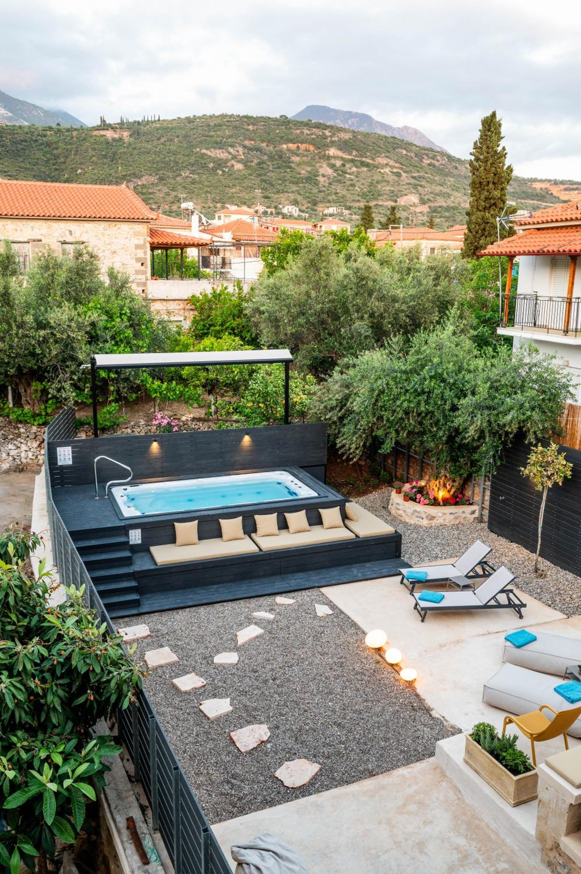 Cardamilia Suites