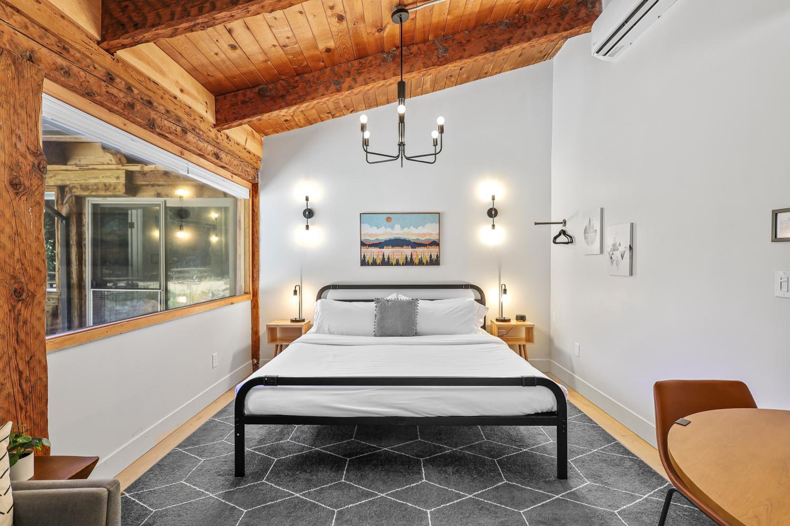 Basecamp Lodge