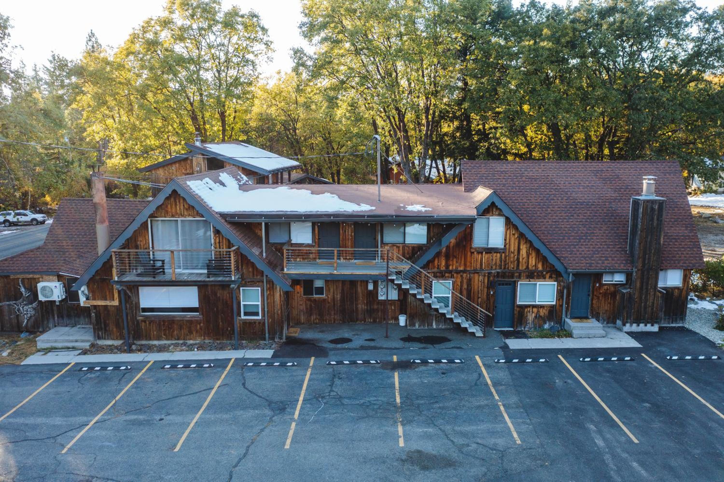 Basecamp Lodge