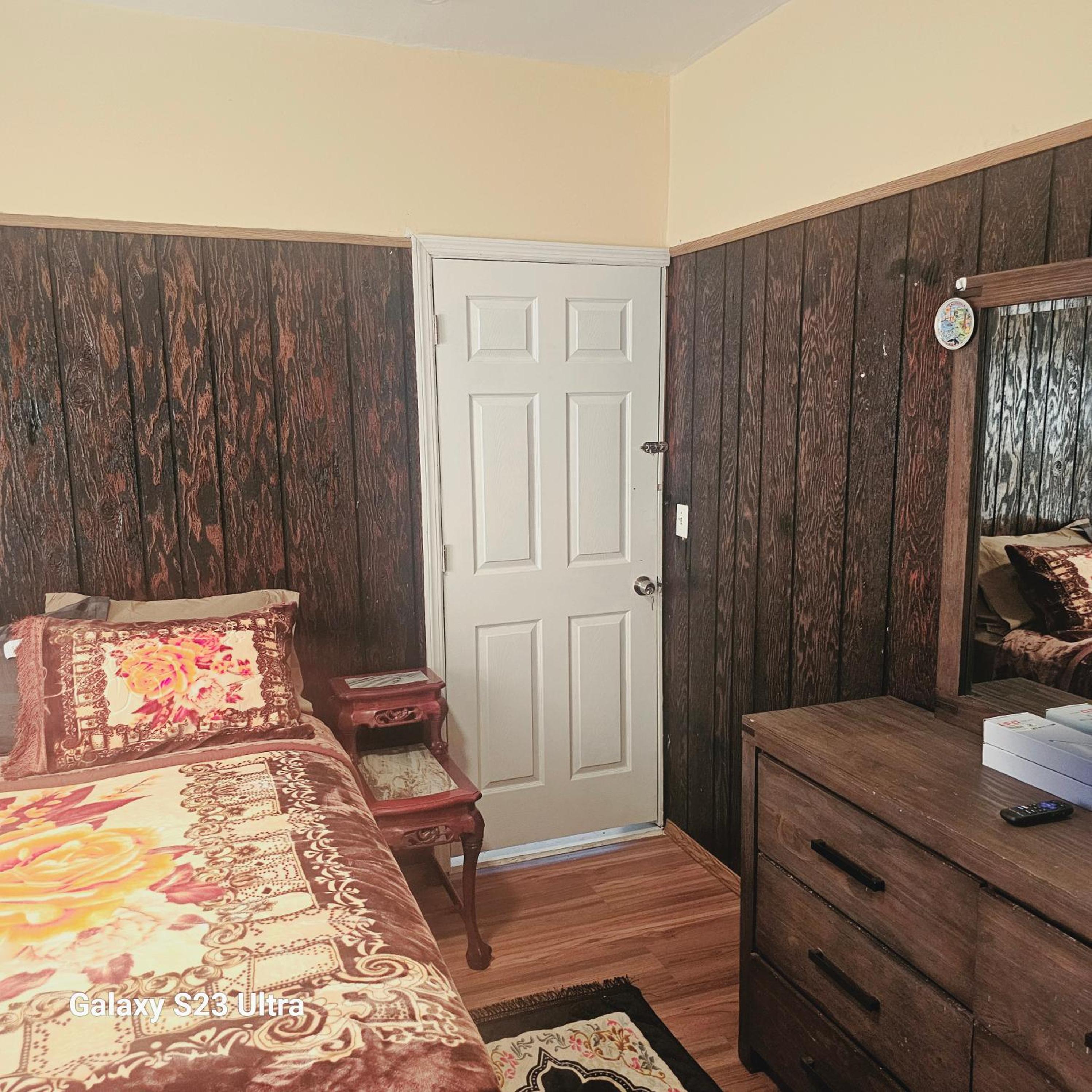 HARPER AVE DIVINE GUEST HOUSe, PRIVATE BATHROOM, FREE PARKING view 4