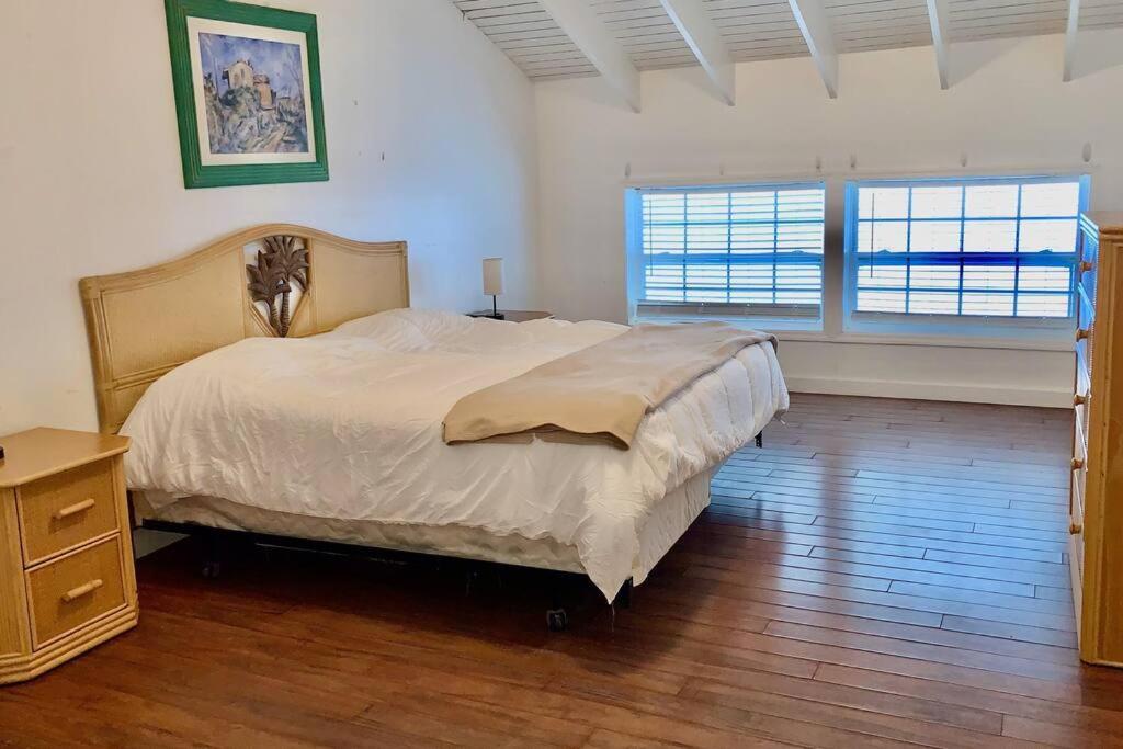 Beachfront condo in Frigate Bay view 3