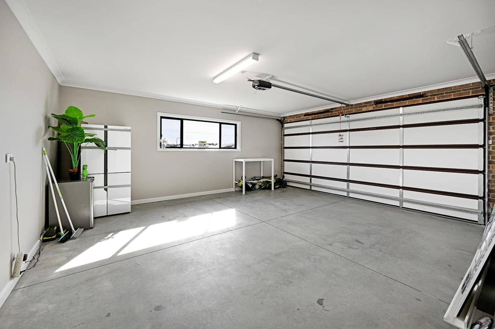 Hillgrove - Sophisticated & Refined Entertainer