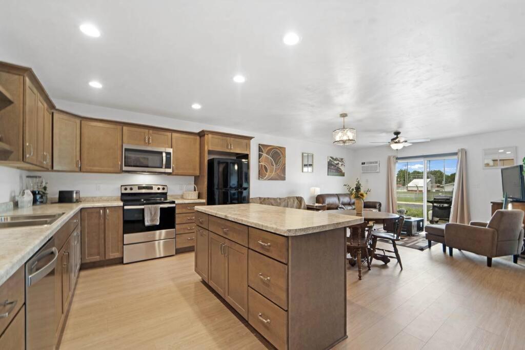 Newly Built Brillion Townhouse - Central to Appleton, Green Bay, Manitowoc, and more! view 3