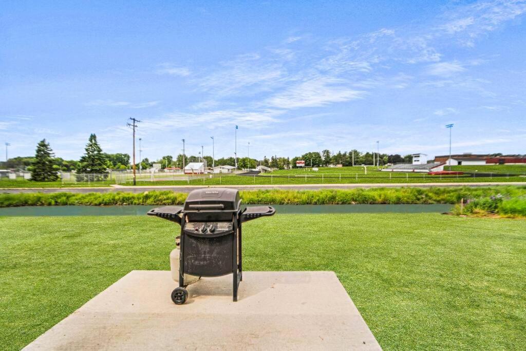 Newly Built Brillion Townhouse - Central to Appleton, Green Bay, Manitowoc, and more! view 4
