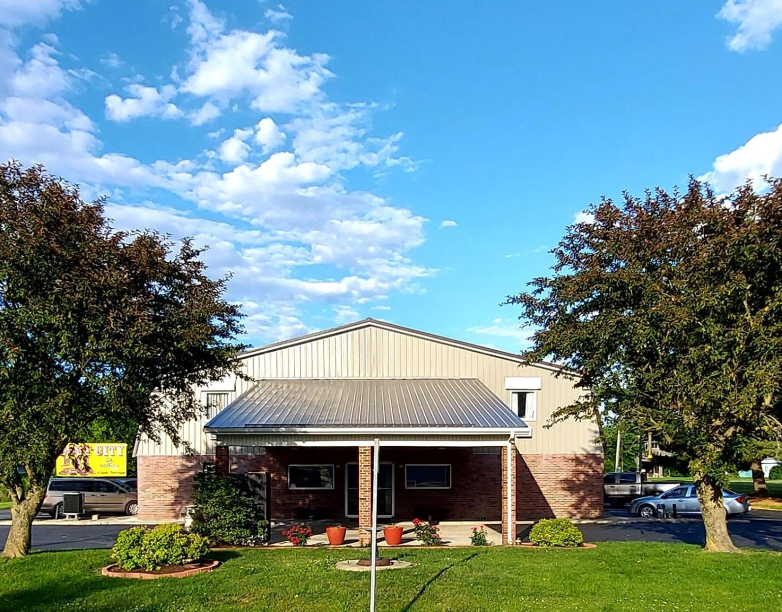 Bloomington Vacations - PATRIOT INN - Property Image 5