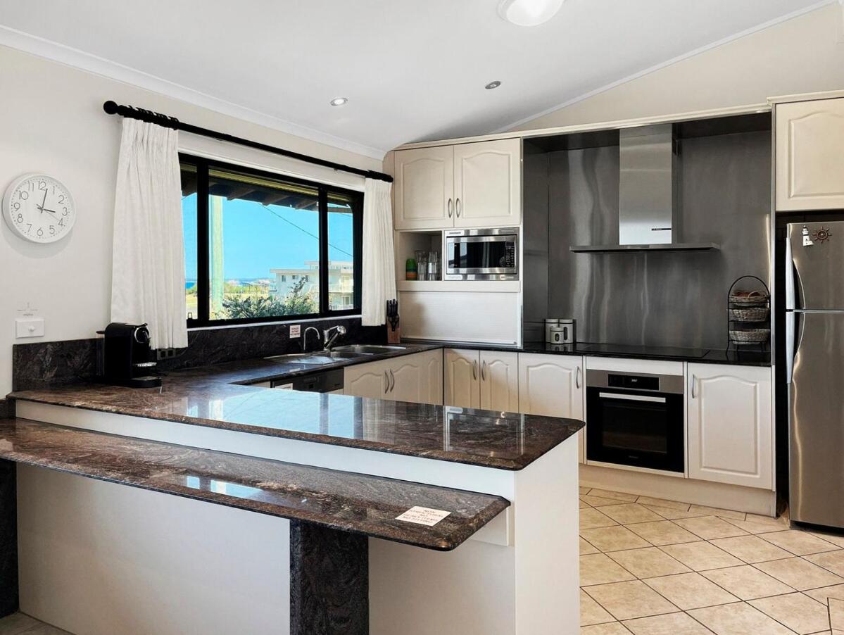 Family Getaway Opposite Warilla Beach