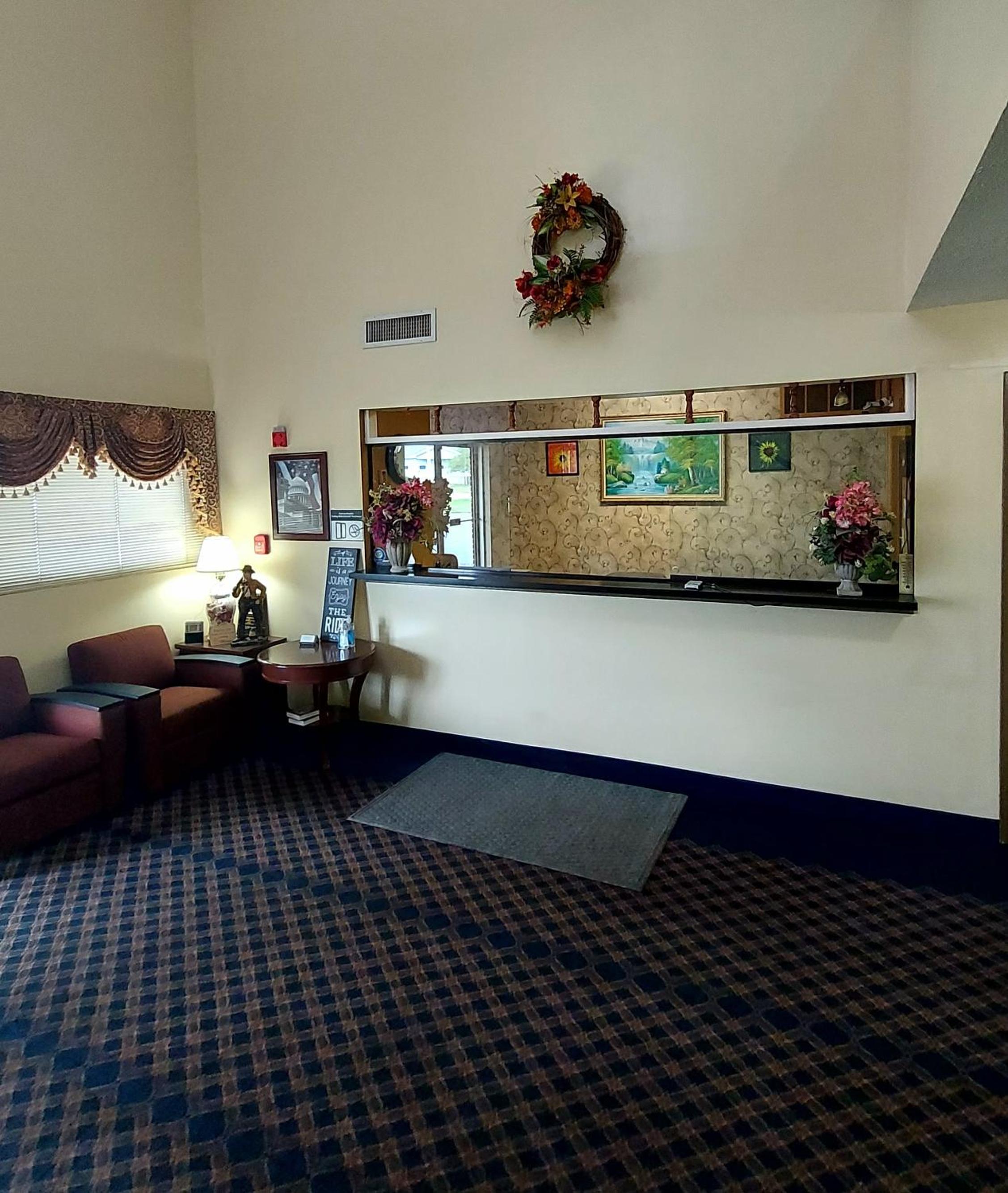 Bloomington Vacations - PATRIOT INN - Property Image 4