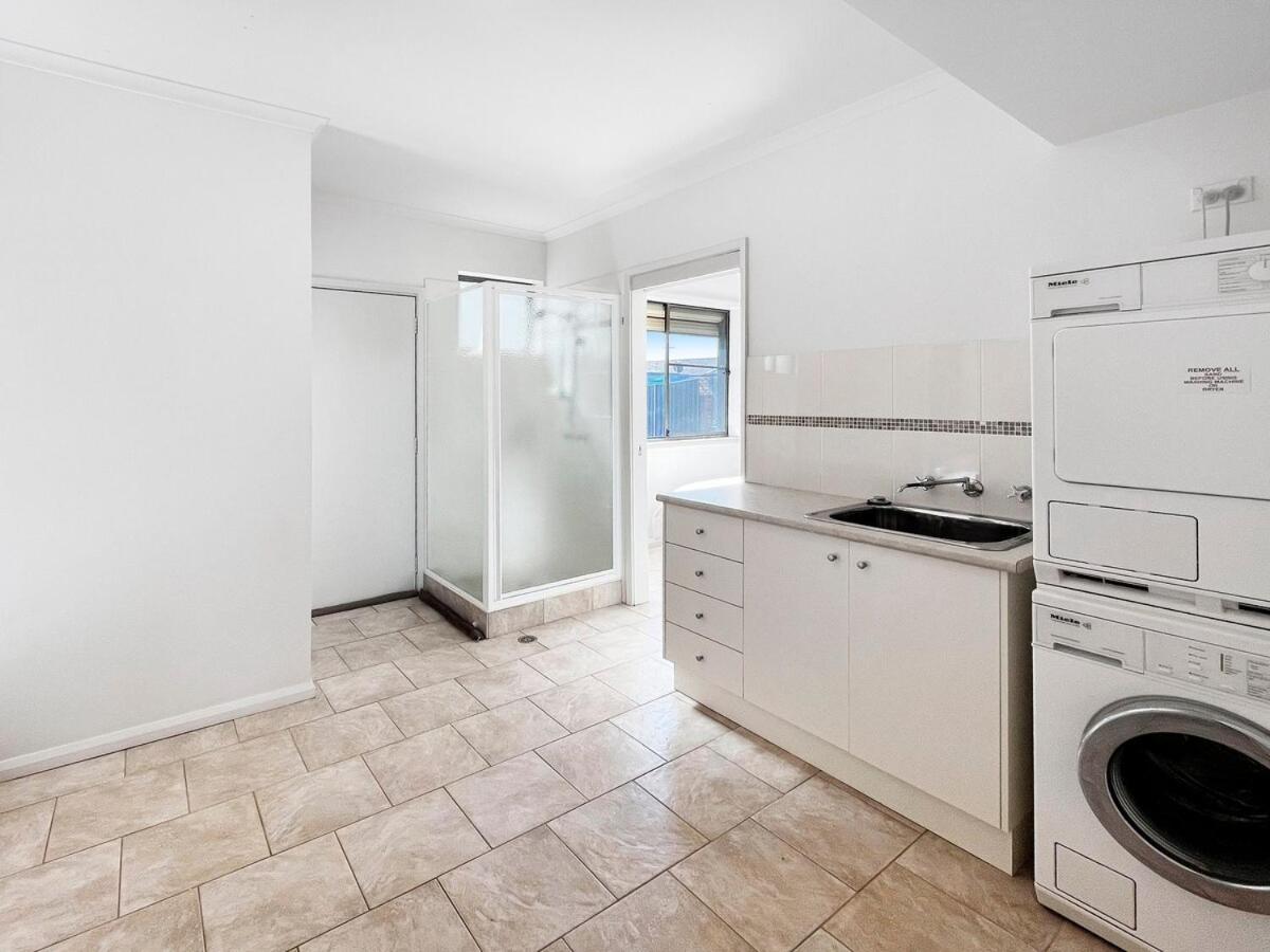 Family Getaway Opposite Warilla Beach