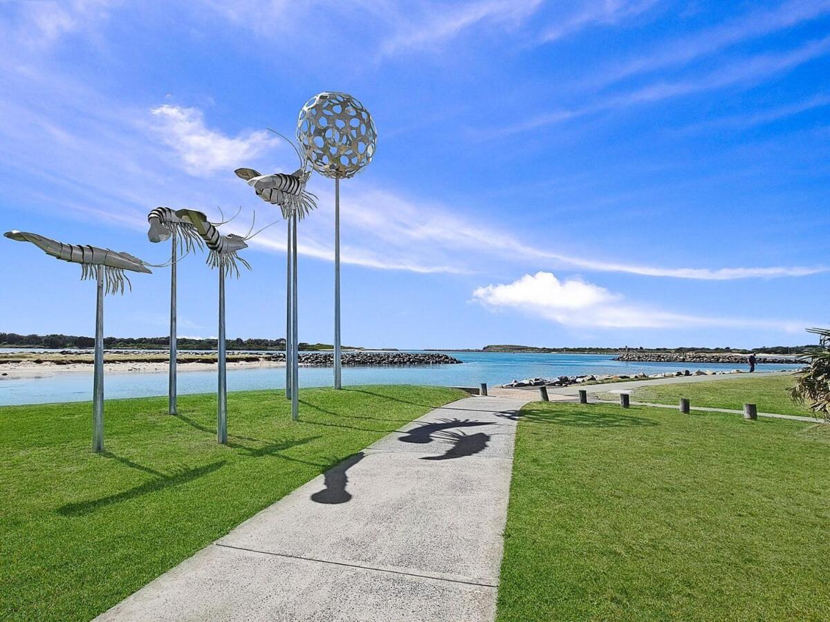 Family Getaway Opposite Warilla Beach