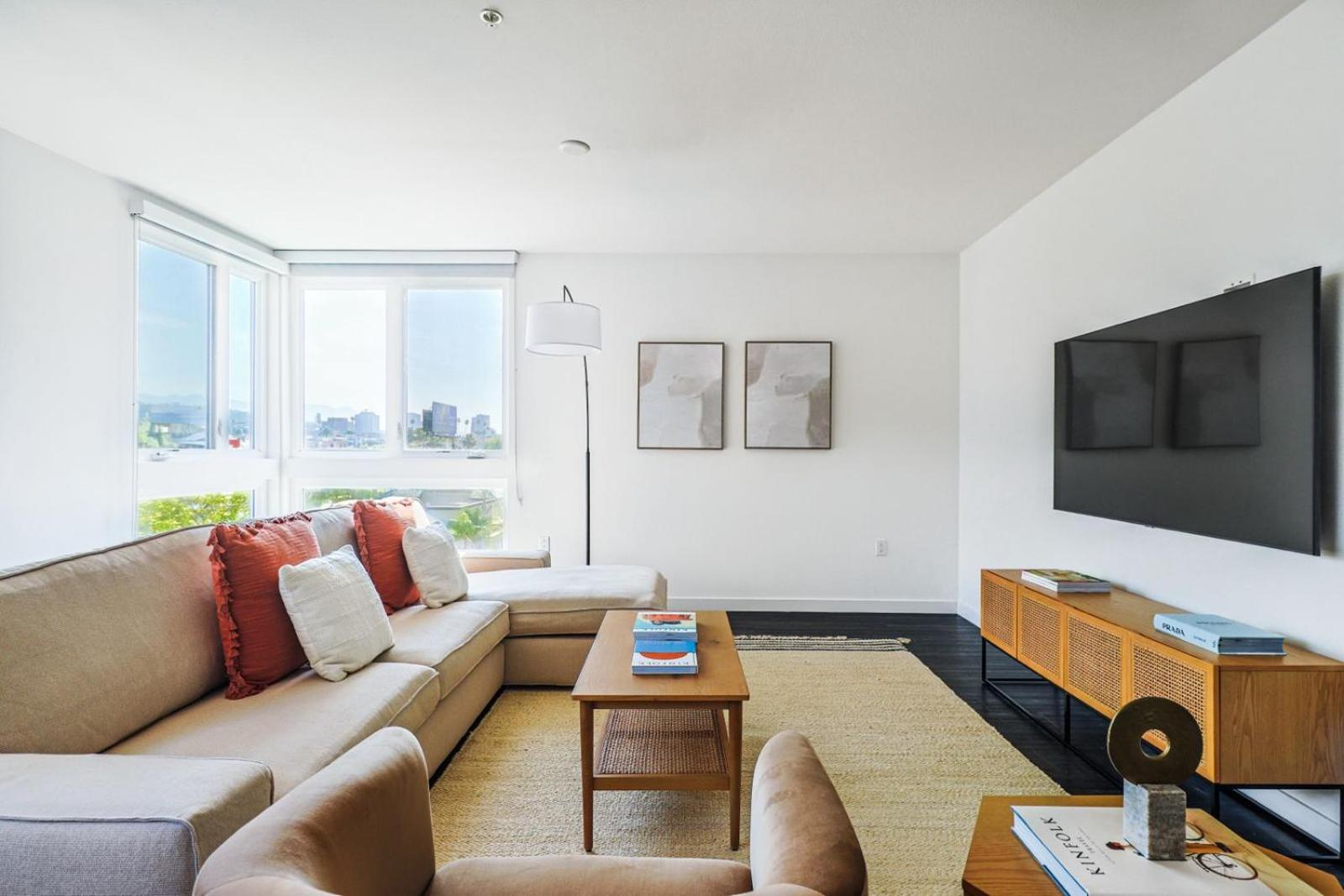 Burbank Vacations - Luxurious 2Bed 2Bath Apartment at Formosa - Property Image 1
