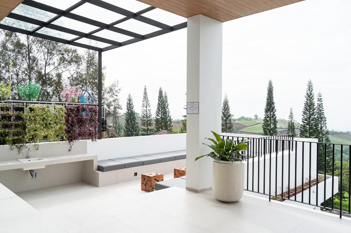 Sunrise City View Villa 9 Bedrooms With a Private Swimming Pool and a Billiard Table, Бандунг - 16