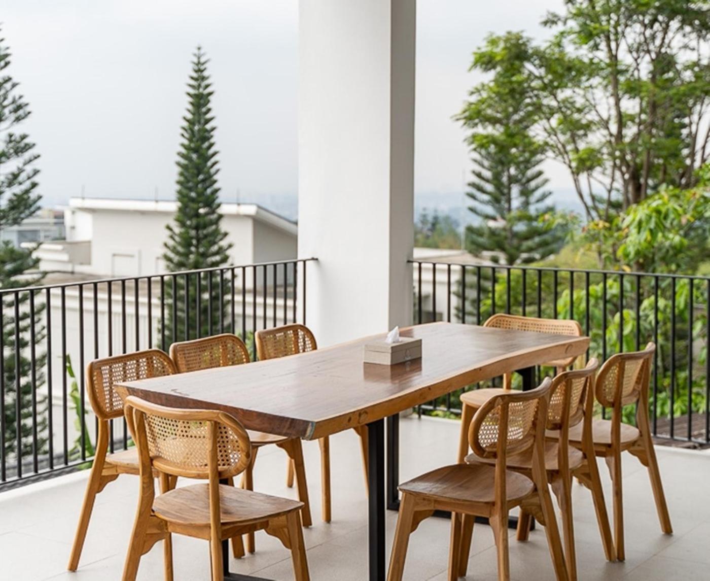 Sunrise City View Villa 9 Bedrooms With a Private Swimming Pool and a Billiard Table, Бандунг - 9