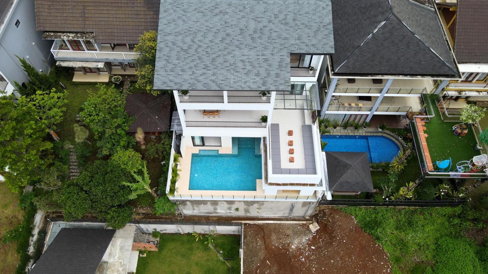 Sunrise City View Villa 9 Bedrooms With a Private Swimming Pool and a Billiard Table, Бандунг - 17