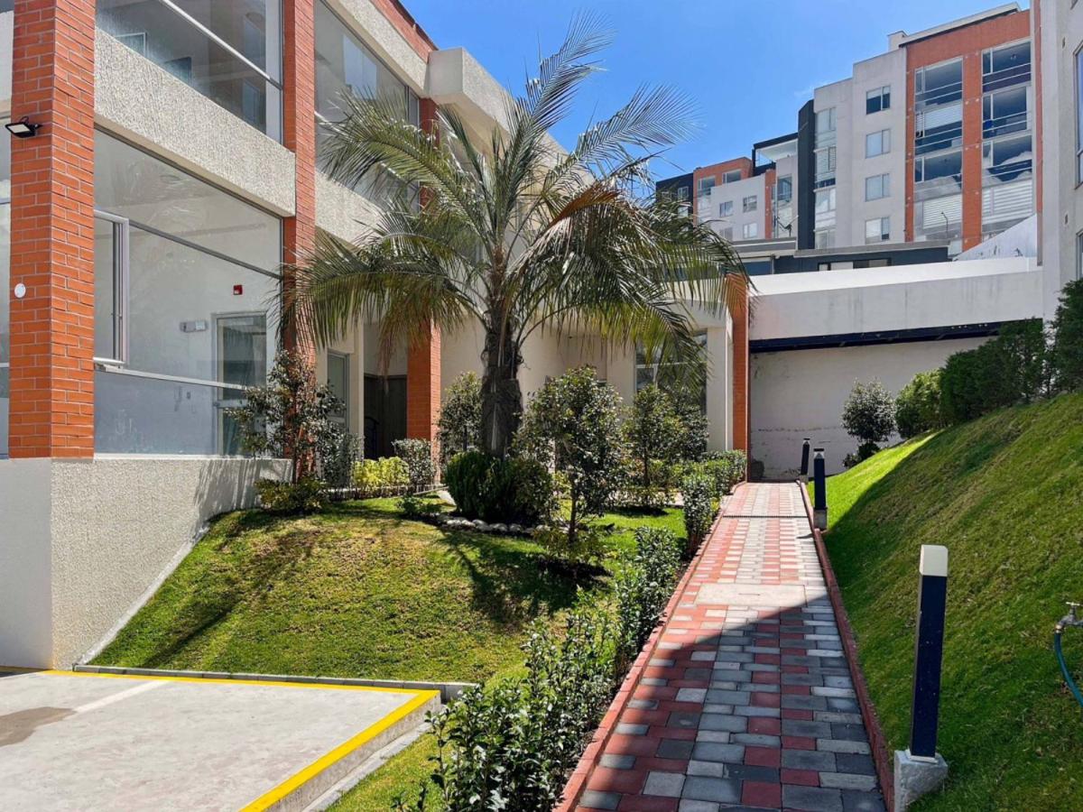 Apartamento Cerca de Embajada Americana y Solca en Centro Norte