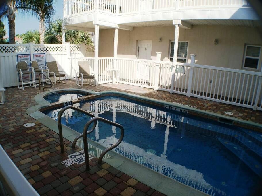 Los Cabos II #2 Mid-island 2-3 minute to walk beach access view 4