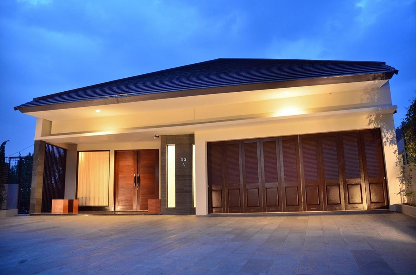 Radiance Hill View Villa 10 Bedrooms With a Private Heated Swimming Pool and a Billiard Table