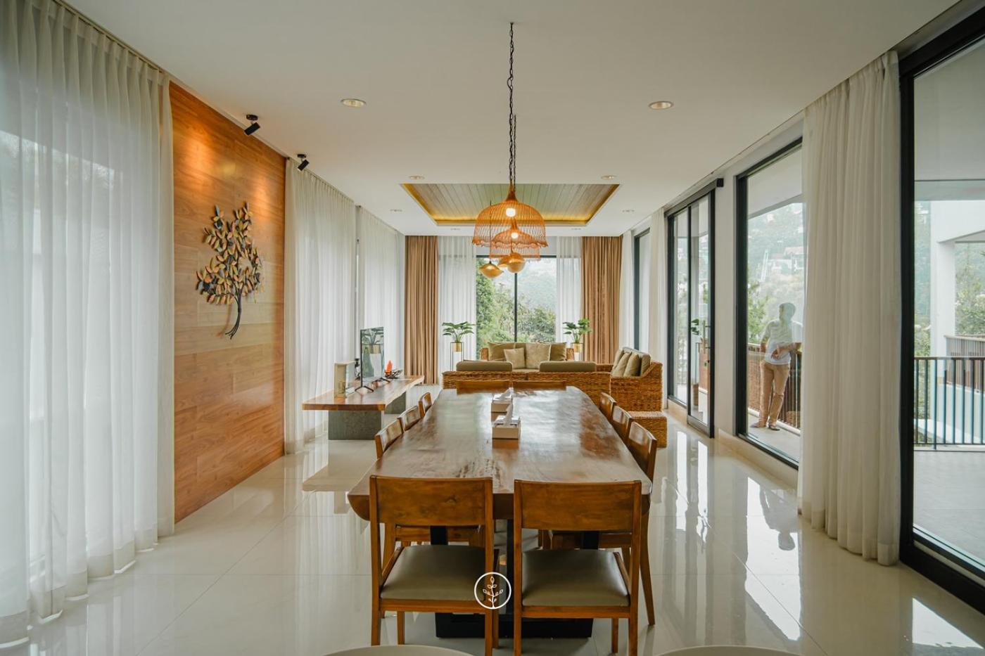 Radiance Hill View Villa 10 Bedrooms With a Private Heated Swimming Pool and a Billiard Table - Image 4