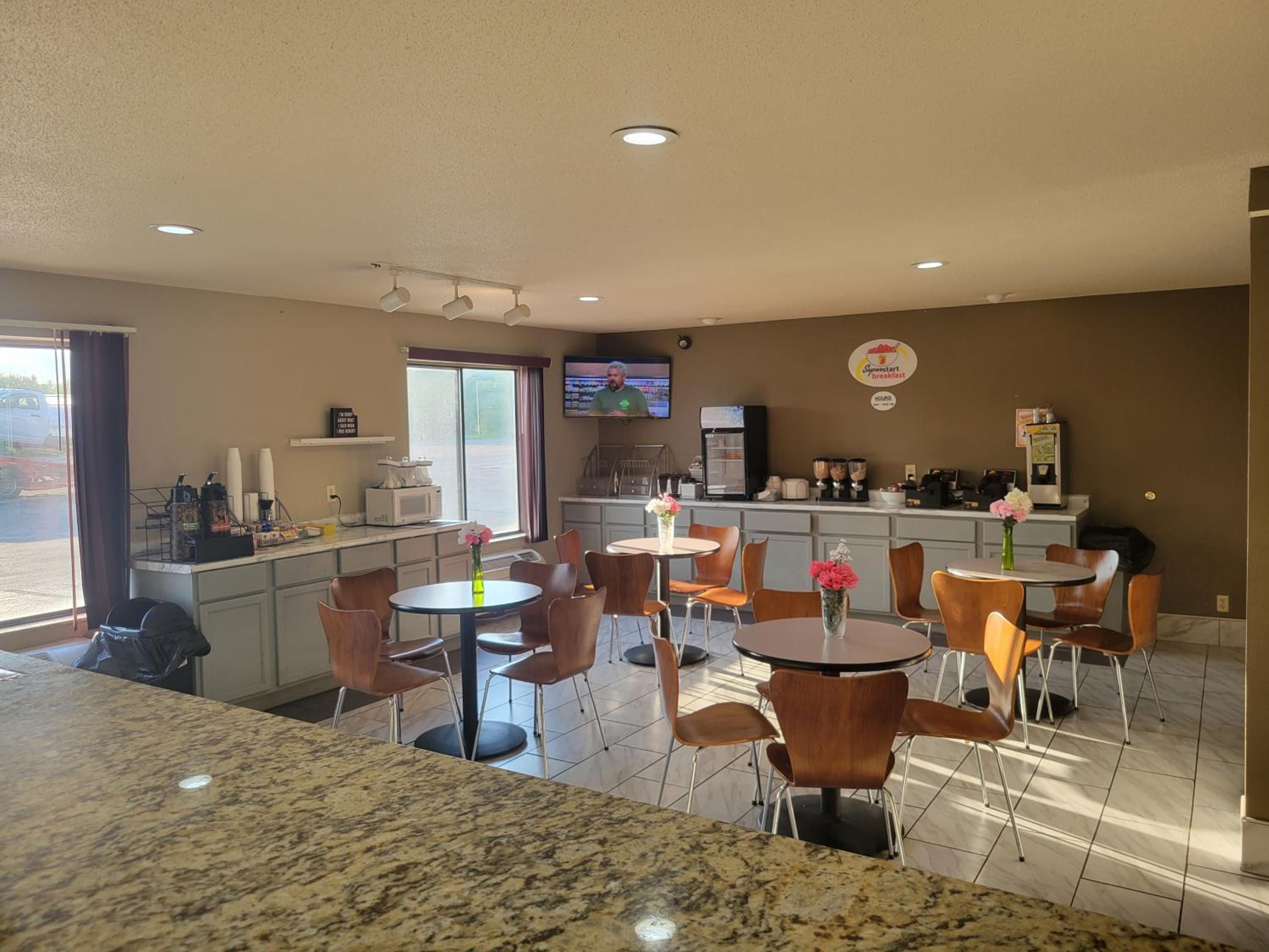 Super 8 by Wyndham Portage view 5