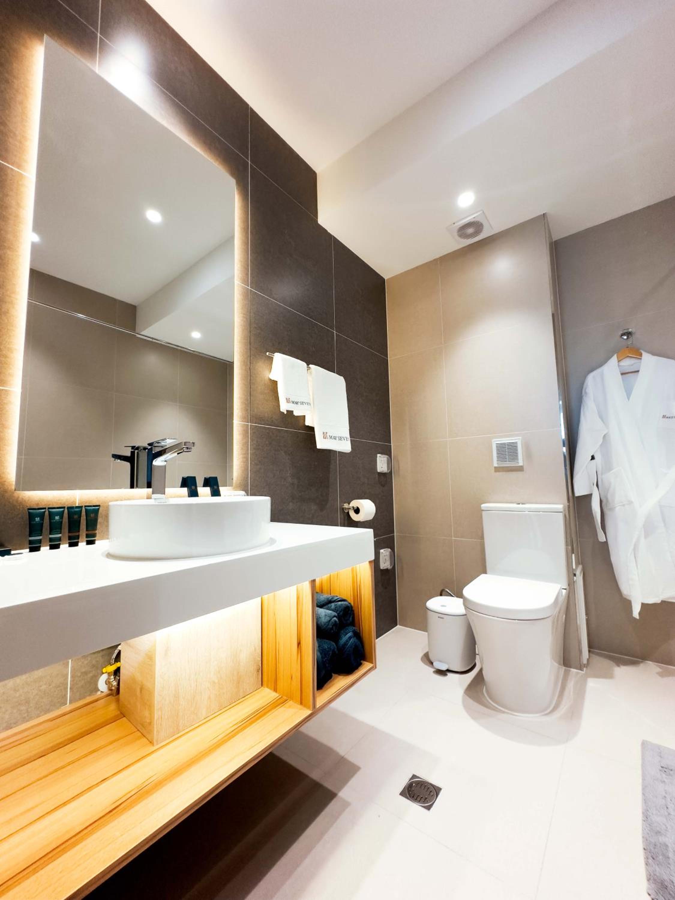 May Seven Hotel and Suites