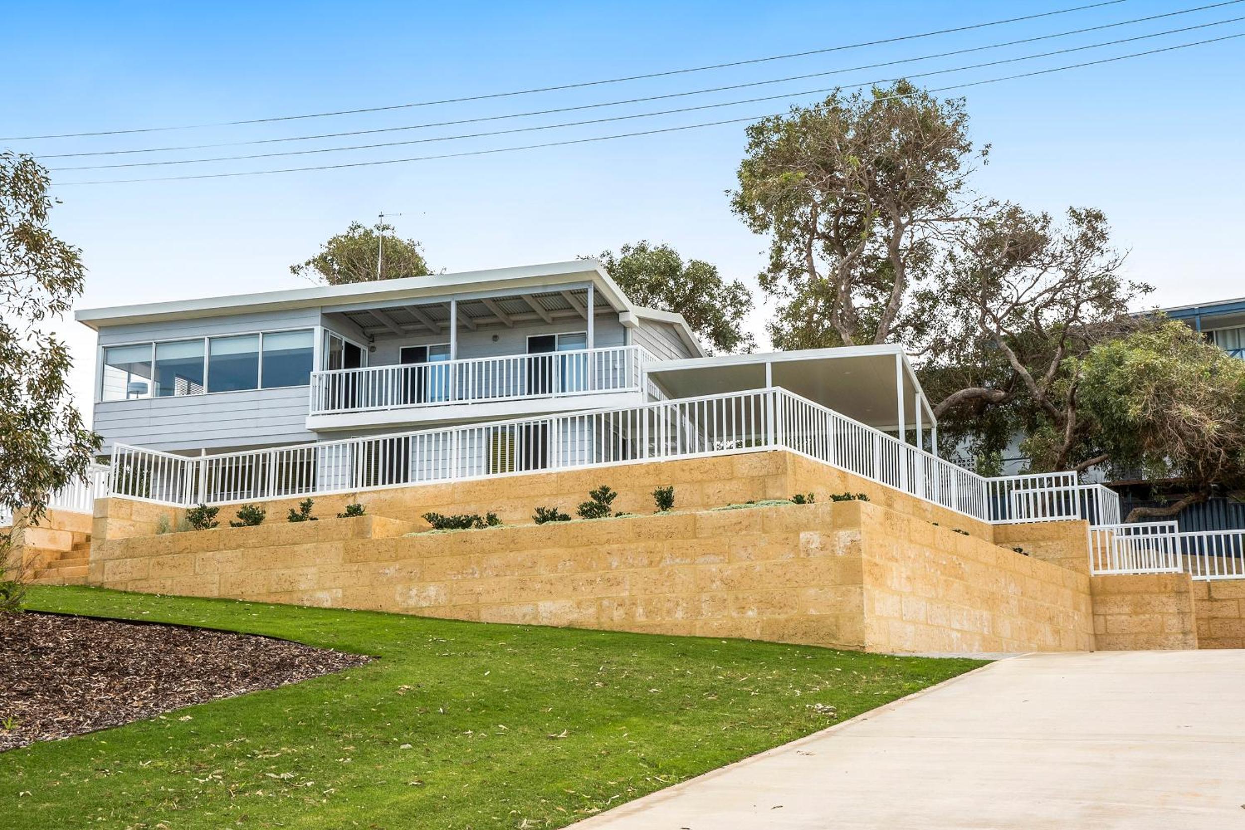 Seaclusion Cottage - Modern renovated beach house