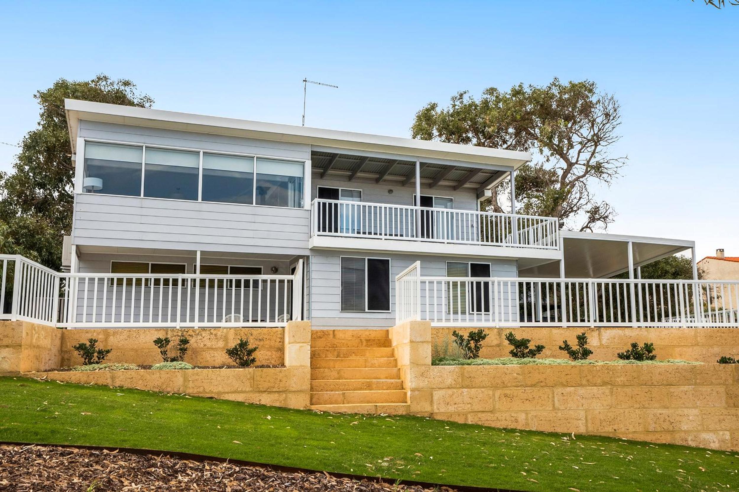 Seaclusion Cottage - Modern renovated beach house
