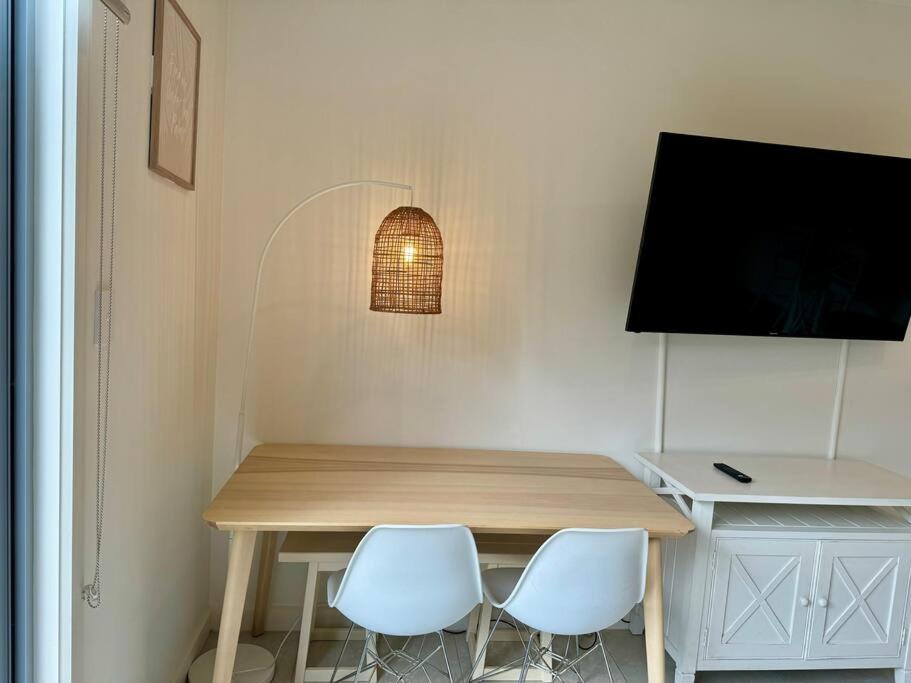 Beach Retreat- Christies Full home