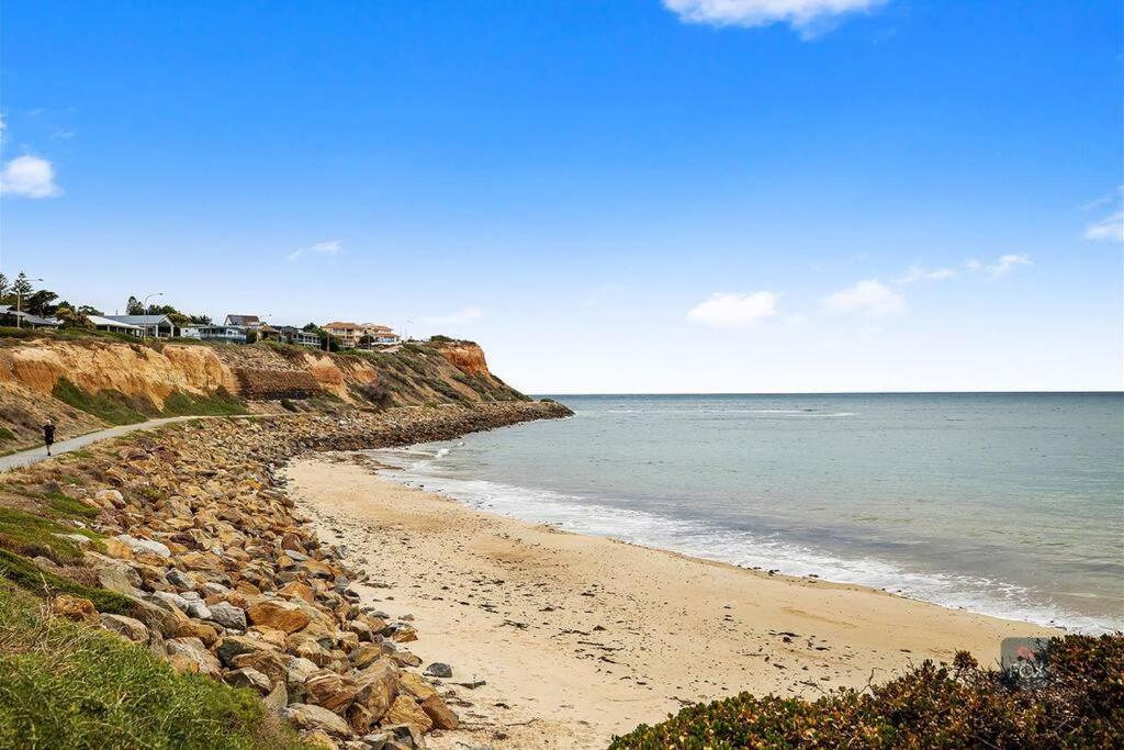 Beach Retreat- Christies Full home